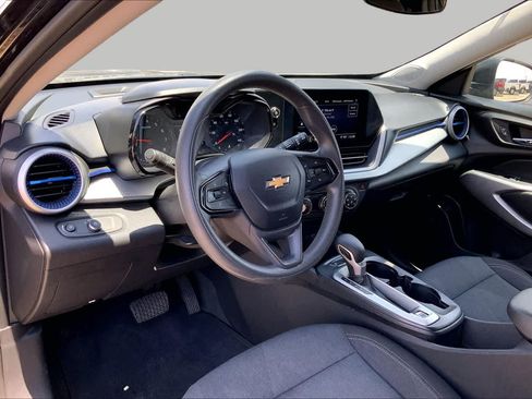 Used 2025 Chevrolet Trax LS FWD image 18