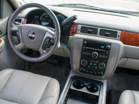 Used 2009 GMC Yukon XL SLT image 26