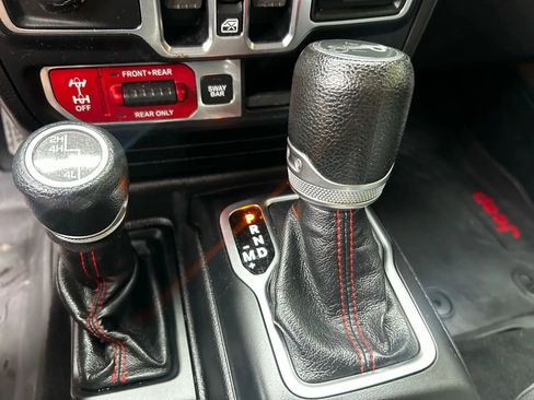 Used 2018 Jeep Wrangler Unlimited Rubicon image 28