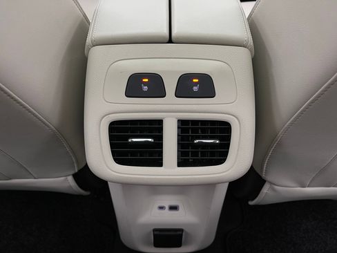 Used 2022 Buick Envision Avenir w/ Technology Package II FWD image 7