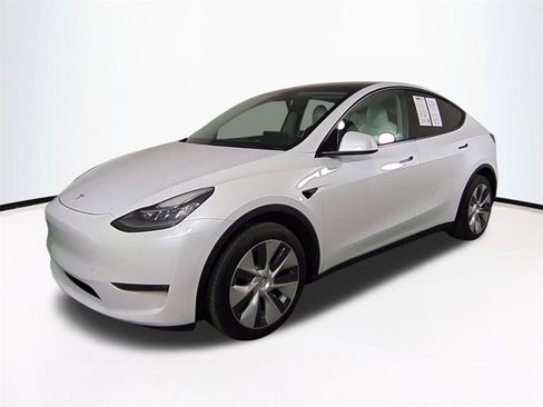 Used 2023 Tesla Model Y Long Range image 9