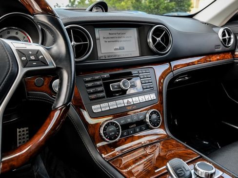 Used 2014 Mercedes-Benz SL 550 image 25