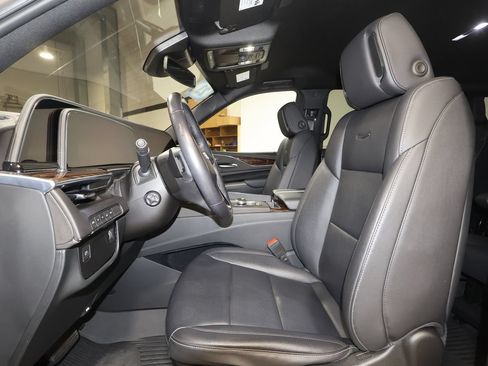 Used 2023 Cadillac Escalade Luxury AWD/4WD image 24