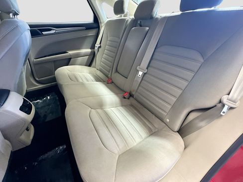 Used 2019 Ford Fusion SE image 13