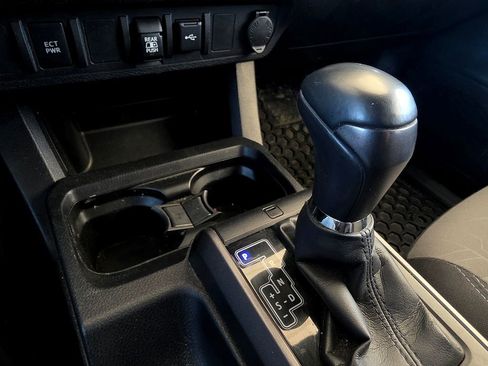 Used 2020 Toyota Tacoma TRD Sport AWD/4WD image 37