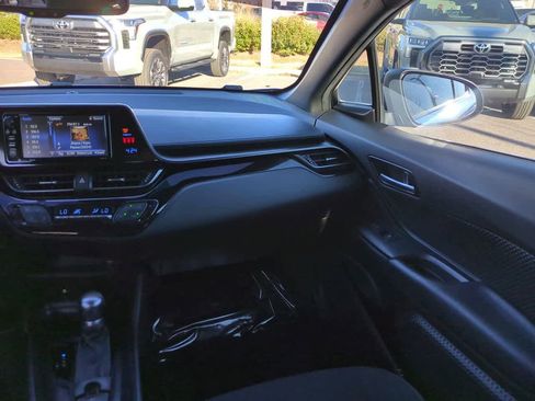 Used 2018 Toyota C-HR XLE image 16