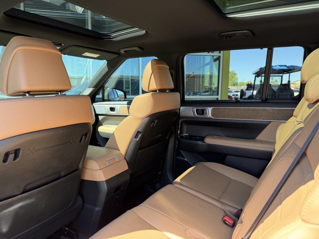 Used 2025 Hyundai Santa Fe Limited FWD image 36