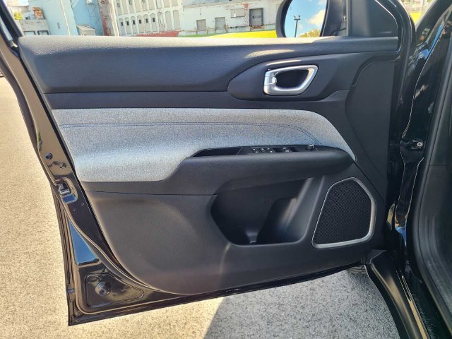Used 2022 Jeep Compass Latitude AWD/4WD image 16