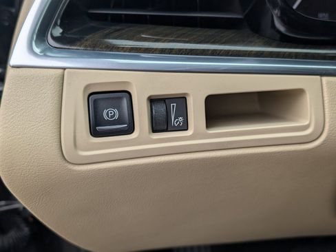 Used 2018 Cadillac XT5 FWD w/ LPO, Wheel Lock Package image 41