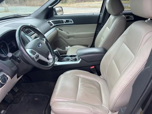 Used 2015 Ford Explorer XLT w/ Equipment Group 202B image 9