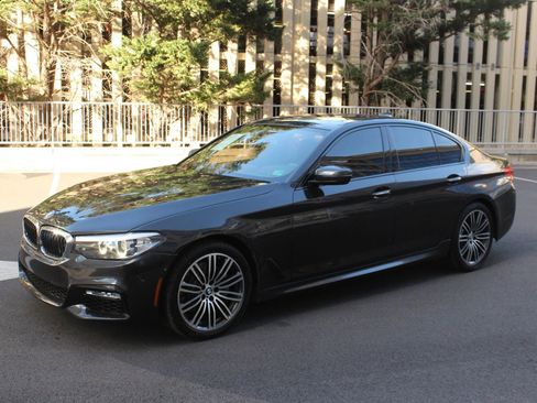 Used 2018 BMW 530i xDrive AWD/4WD image 12