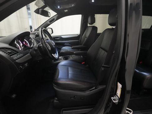 Used 2018 Dodge Grand Caravan GT FWD image 7