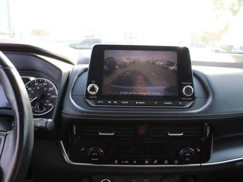 Used 2022 Nissan Rogue SV w/ SV Premium Package image 13