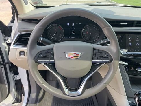 Used 2024 Cadillac XT6 Premium Luxury w/ Technology Package FWD image 19