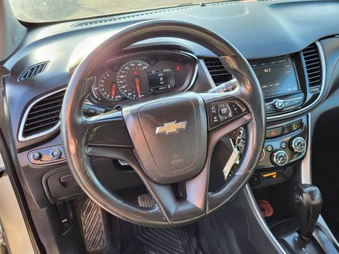 Used 2018 Chevrolet Trax LS image 21