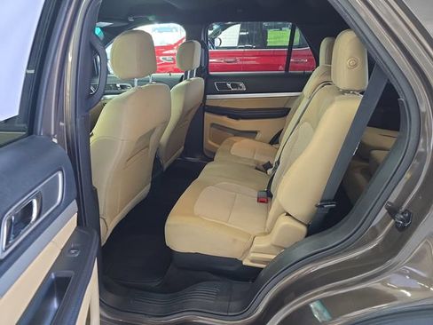 Used 2016 Ford Explorer XLT w/ Equipment Group 201A AWD/4WD image 10