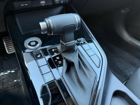 Used 2024 Kia Niro EX Touring image 40