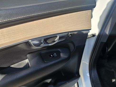 Certified 2025 Volvo XC90 T8 Plus w/ Protection Package Premier image 15