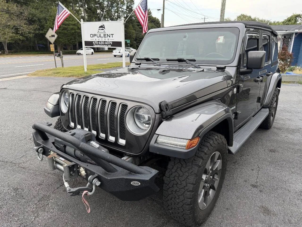 Used 2018 Jeep Wrangler Unlimited Sahara w/ Cold Weather Group AWD/4WD image 3