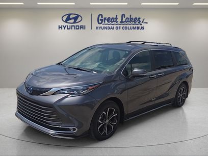 Used 2025 Toyota Sienna Platinum