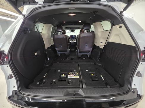 Used 2024 Toyota Sienna Platinum AWD/4WD image 23