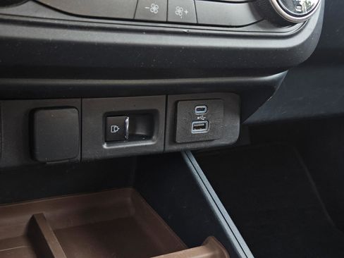 Used 2022 Ford Maverick Lariat FWD image 26
