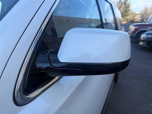 Used 2019 Chevrolet Suburban LT image 18