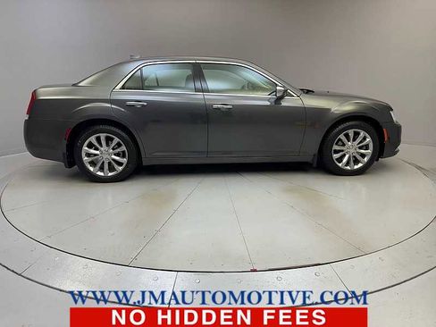 Used 2019 Chrysler 300 Limited image 6