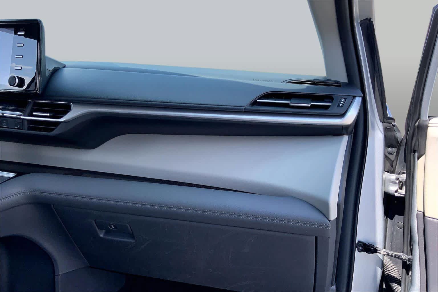Used 2022 Toyota Sienna XLE FWD image 18