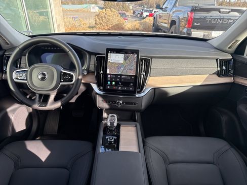 Used 2025 Volvo XC90 B6 Plus image 18