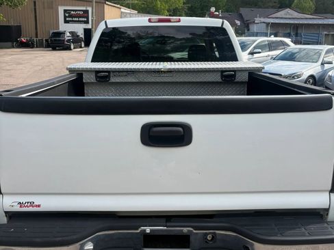 Used 2006 Chevrolet Silverado 2500 LT w/ Heavy-Duty Power Package AWD/4WD image 6