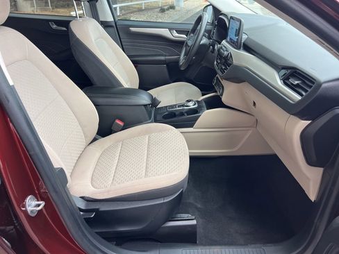 Used 2021 Ford Escape SE image 12