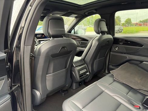 Used 2025 Lincoln Nautilus Premier w/ Equipment Group 102A AWD/4WD image 29