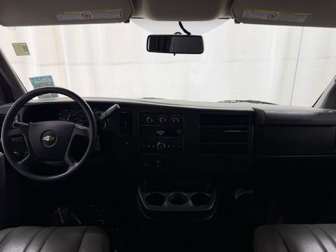 Used 2014 Chevrolet Express 2500 RWD image 18