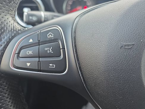 Used 2019 Mercedes-Benz GLC 300 4MATIC image 17