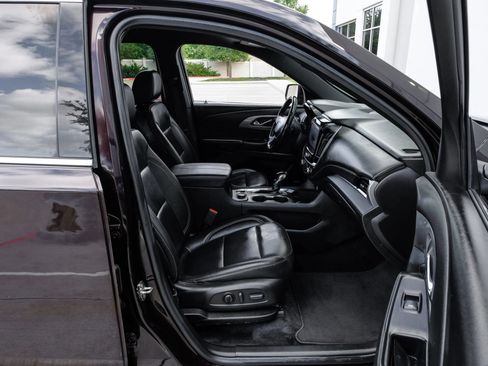Used 2022 Chevrolet Traverse LT FWD image 40