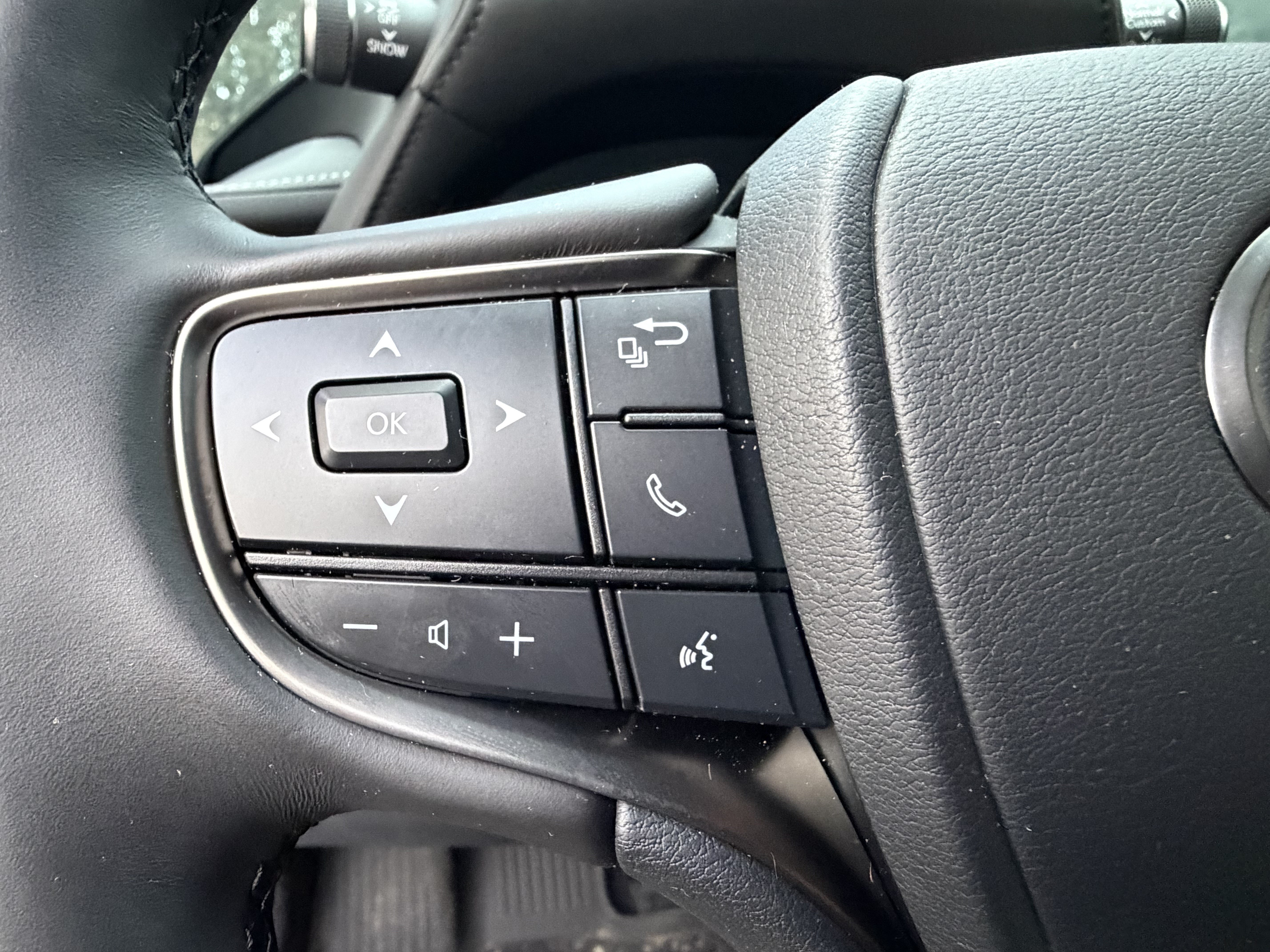 Used 2025 Lexus LS 500 RWD image 19