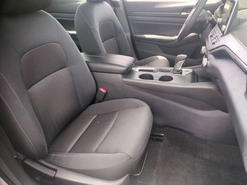 Used 2025 Nissan Altima 2.5 SV FWD image 24