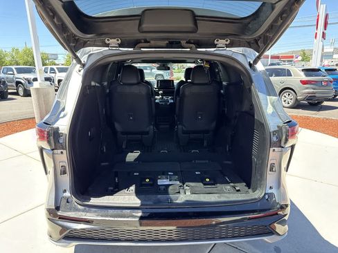 Used 2022 Toyota Sienna XSE w/ XSE Plus Package AWD/4WD image 6