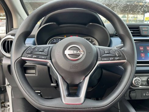 Used 2025 Nissan Versa SV FWD image 27