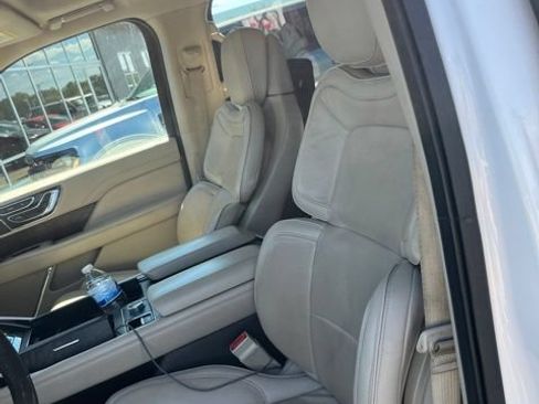 Used 2018 Lincoln Navigator L Reserve w/ Technology Package AWD/4WD image 12
