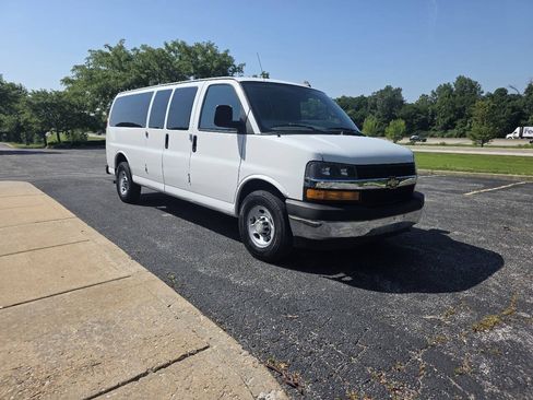 Used 2017 Chevrolet Express 3500 LT w/ LT Preferred Equipment Group RWD image 2
