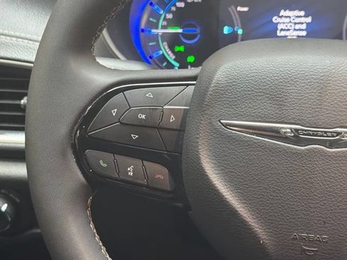 Used 2023 Chrysler Pacifica Limited w/ S Appearance Package FWD image 22