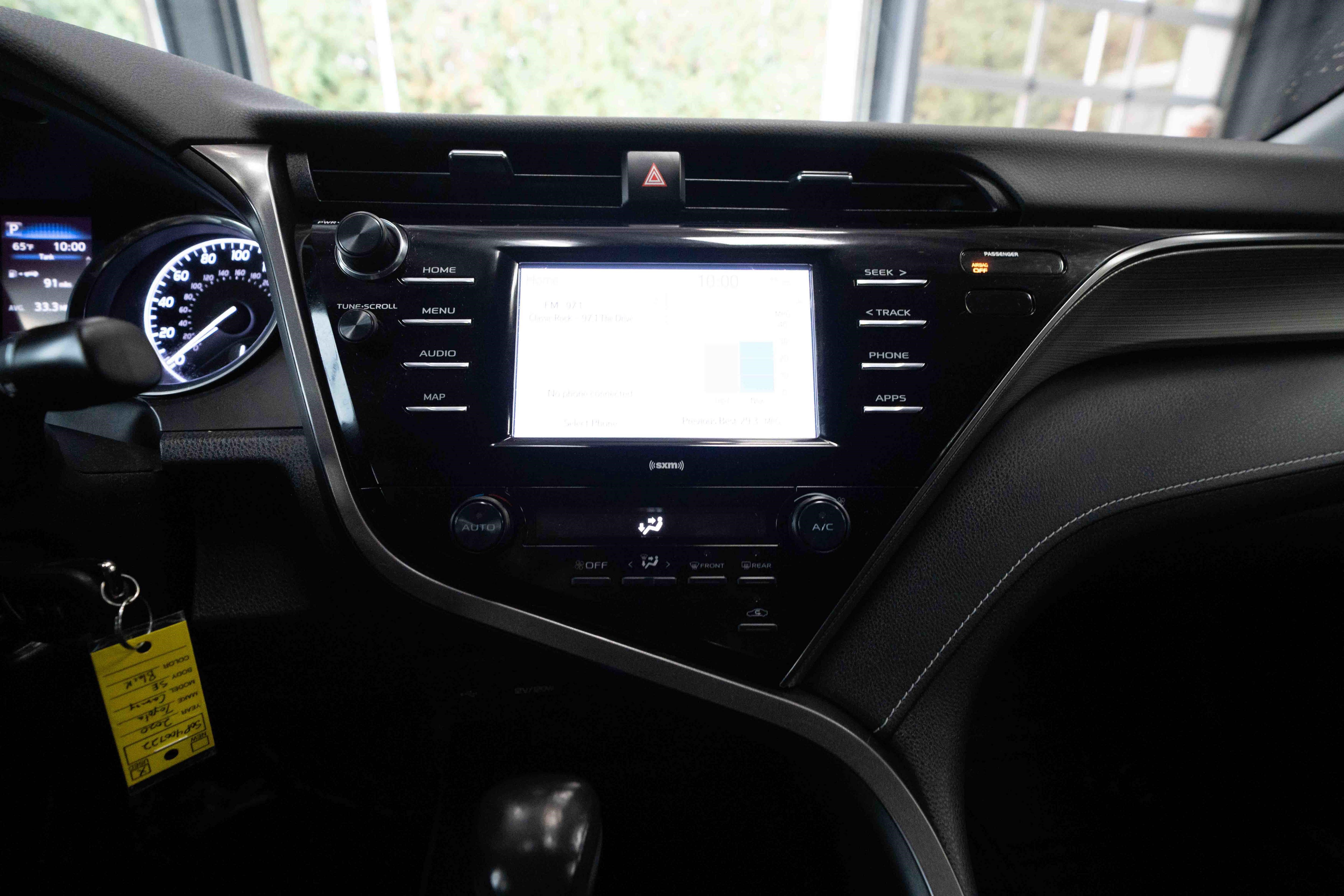 Used 2020 Toyota Camry SE FWD image 17