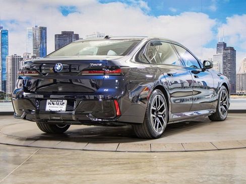 Used 2025 BMW 750e xDrive w/ Executive Package image 8
