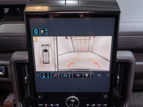 Used 2025 GMC Yukon AT4 Ultimate w/ LPO, Floor Liner Package AWD/4WD image 23