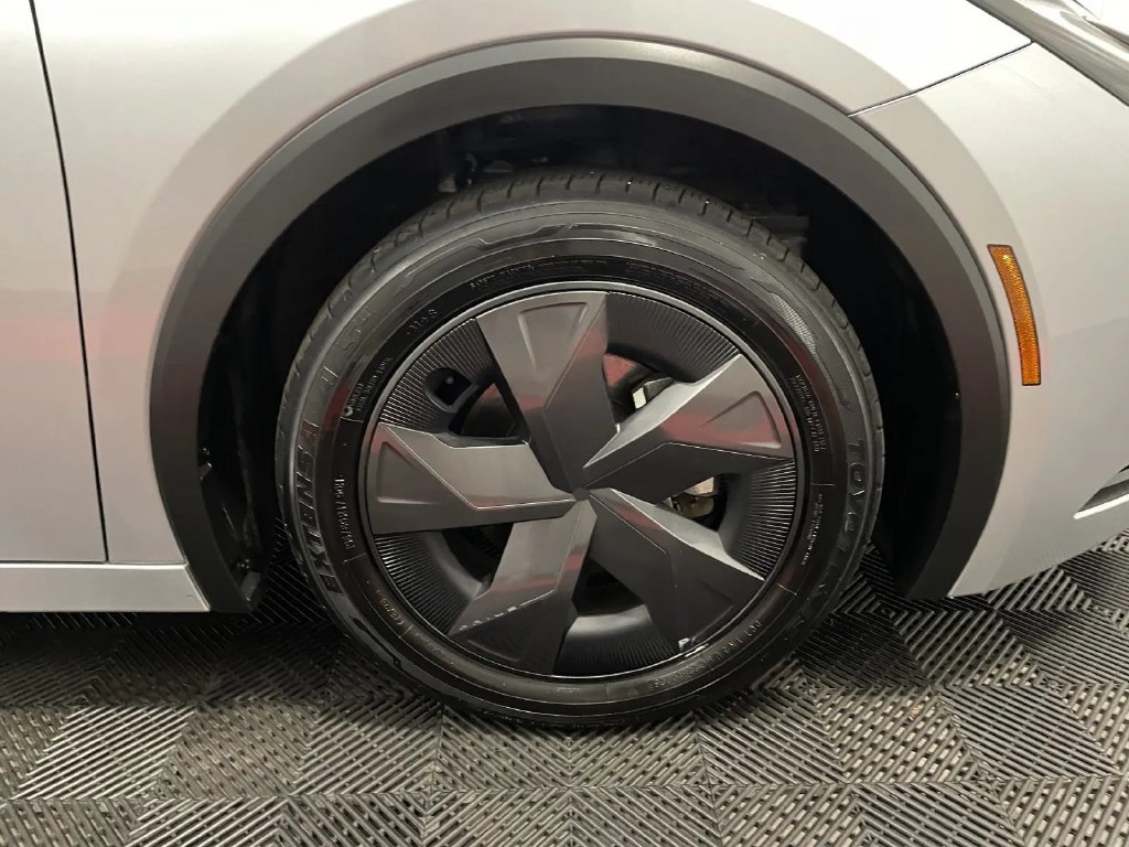 Used 2025 Toyota Prius LE FWD image 17