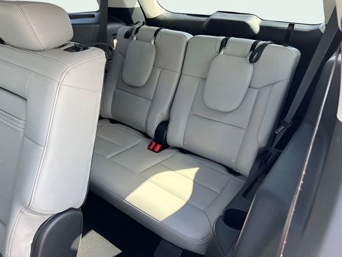 Used 2025 Ford Explorer Active w/ Active Comfort Package image 13