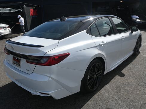 Used 2026 Toyota Camry Hybrid image 23