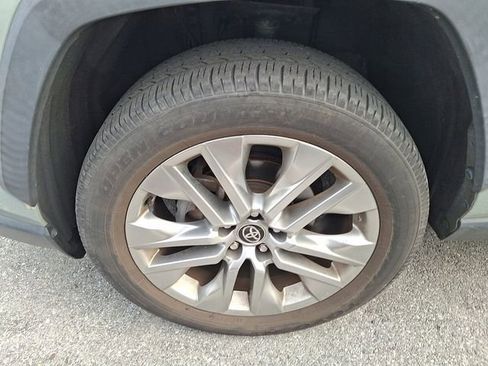 Certified 2021 Toyota RAV4 XLE Premium AWD/4WD image 4